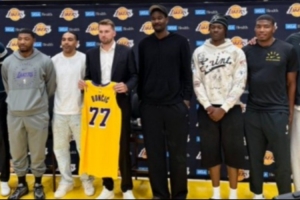 马刺续福克斯的2亿2，湖人续卢卡的1亿6？