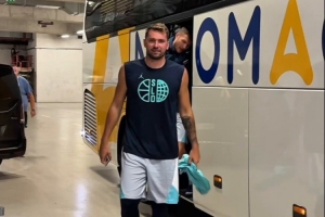 意气风发斯洛文尼亚男篮官推晒东契奇训练片段：他回来了