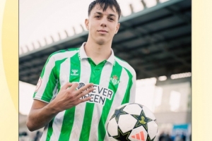 记者：尤文原本接近签下19岁前锋埃斯特万，但贝蒂斯突然反悔
