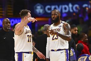 Shams：詹姆斯支持理解湖人以东契奇为重 他有权自己决定如何退役