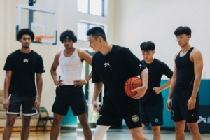 参加林书豪湾区训练营！赵维伦：感谢豪哥的的邀请 永远的榜样