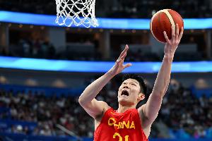 青岛队记：胡金秋总让我想起“石佛”邓肯 两人比赛气质有些相像