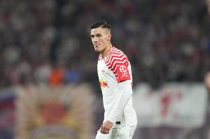 镜报：塞斯科预计当地时间周二晚上，告知莱比锡加盟曼联还是纽卡