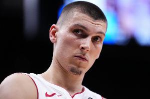 美记：有巴特勒的先例 各队在关注希罗与热火的续约情况