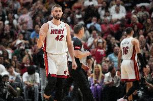 乐福？爵士引进尼昂后有16名正式合同球员 需在常规赛前缩减人员