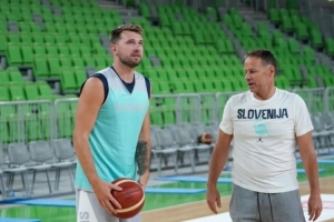 十里八乡的俊后生！东契奇转发国家队个人训练照