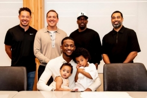 4年2.29亿提前续约！福克斯致谢马刺：很荣幸 迫不及待去共创未来