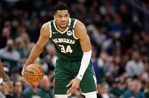 名记：虽然东部实力减弱 但雄鹿缺少精英控卫仍不具备冲冠实力