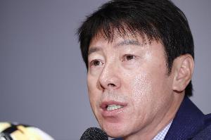 官方：出任蔚山HD主帅的申台龙，辞去韩国足协副主席职务