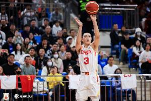 媒体人：胡明轩登场30分钟仅2分 作为经验丰富后卫的确不合适