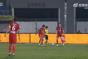 漏判河南队点球！足协评议：徐彬禁区内踢人犯规，裁判员漏判点球