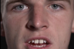 英语听力考试英超官推晒球员读自己名字的视频