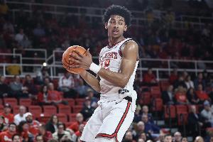 绿军给爵士的两个次轮是27绿军/魔术以及31绿军/骑士中顺位高者