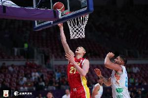 稳如磐石！胡金秋全场7投5中&罚球1中1 拿下11分10篮板两双数据