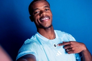 官方：汉堡租借25岁雷恩中后卫瓦尔梅德-奥马里，包含买断条款