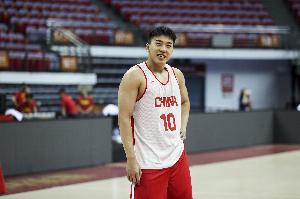 媒体人：王俊杰不负众望 这支国家队从热身赛开始三分投射就不错