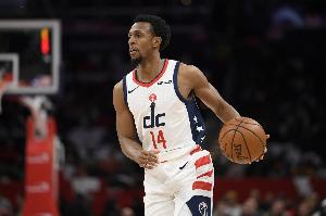 里夫斯谈最难防守的球员：伊斯梅尔-史密斯 速度快&有一手中距离