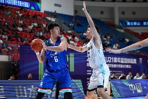 被篮协禁赛3年媒体人：张峻豪和黄秋实有望登陆西班牙U22联赛