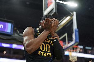 库明加续约僵局：同届新秀多人获亿元合同 为何他被勇士冷落？