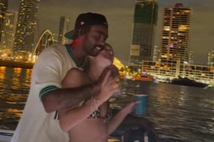 无惧出轨约P流言！拉塞尔和女友在游艇上亲密共舞