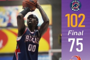 【主场大胜】香港金牛主场102比75战胜湖北文旅！卡尔顿26+9+6！