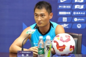 风雨不定，我们坚定不移✊ 深圳新鹏城在航海体育场完成官训