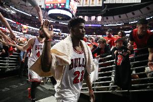 迈卡威：有人出1万和巴特勒单挑 他说不够对方输了就永远不能打球