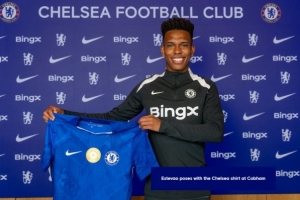 马雷斯卡谈埃斯特旺：他和帕尔默一样可边可中，不能给他太大压力