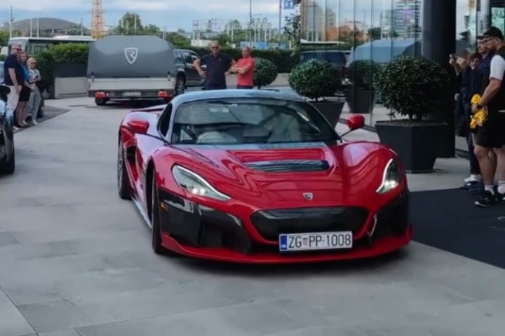 买个电动车东契奇喜提价值200万美元的超跑新车