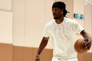 自律才是王道中国行训练不能停 勇士官博晒巴特勒训练视频