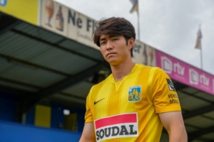 官方：比甲韦斯特鲁签下23岁日本后卫木村诚二，签约4年