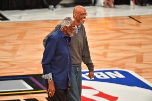 美媒历史Top20中锋：勾环帅鲨梦前五 约基奇7 火花15 恩比德17