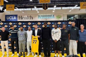 夸梅：东契奇签约詹姆斯不去就算了 二轮秀布朗尼有什么资格不去