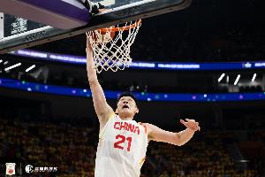 内线基本盘！胡金秋10中6拿下13分11板1断1帽