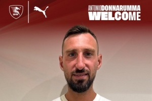 官方：意丙萨勒尼塔纳从都灵签下35岁门将A-多纳鲁马，合同至2026
