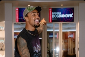 前老鹰队友！科林斯来快船报道时发现老朋友博格丹的更衣柜