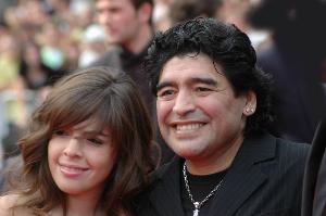 都体：马拉多纳案审理再起波澜，嫌犯医生要求更换法官遭法庭拒绝