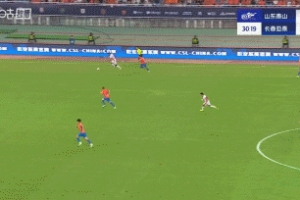 扑得漂亮！奥莫伊胡安弗小角度劲射，被于金永用脚挡出