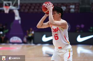 媒体人：这次国家队的征程让程帅澎信心大涨 回到CBA或迎新突破