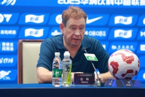 斯卢茨基：今天的结果让大家失望了，吴曦出现在前腰是新的尝试