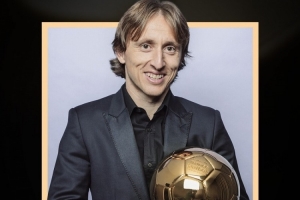 金球奖官方社媒晒海报，祝2018年金球奖得主魔笛40岁生日快乐