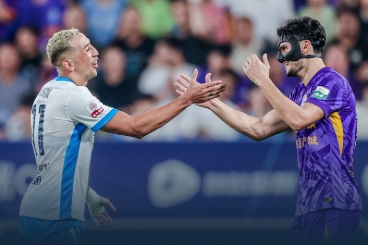 再久点能当加时赛踢了...津门虎0-0西海岸上下半场共补时20分钟