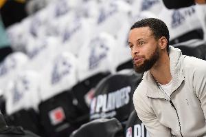 张佳玮：库里穿越回90年代依然会非常出色 给他一定时间他能适应