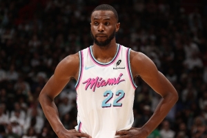 记者：维金斯能让湖人立刻成为争冠球队 但我觉得他们会按兵不动