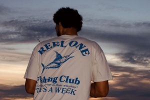 无忧无虑自由球员西蒙斯更新社媒晒照：还在钓鱼