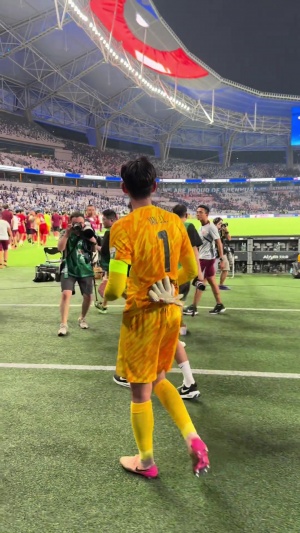 颜骏凌：避免陷舆论纷争所以拉了武磊，避开不踩队徽也是尊重对手