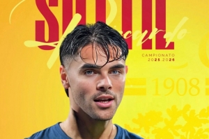 上赛季曾租借加盟米兰，官方：莱切有偿租借佛罗伦萨前锋索蒂尔