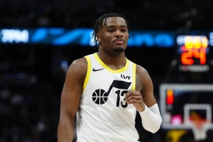 大方脑袋爵士后卫科利尔在半职业联赛爆砍40分