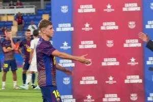 梅开二度！费尔明当选甘伯杯全场最佳球员