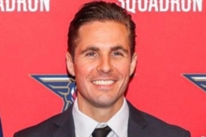 Scotto：尼克斯教练组计划引进TJ-圣特 后者曾在G联盟任球队主帅